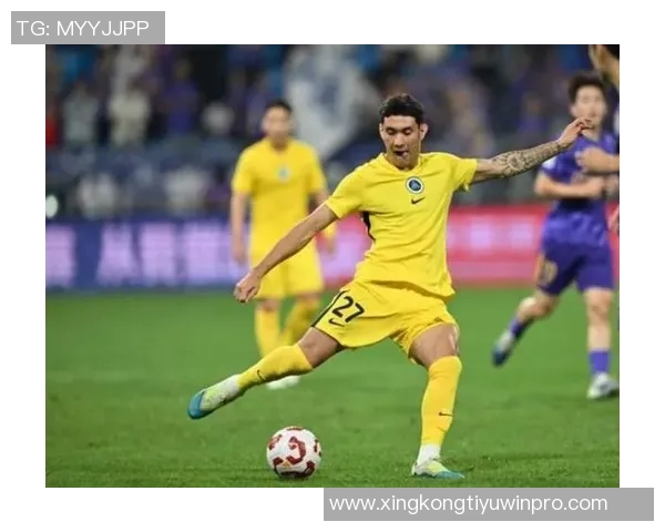 武汉三镇对阵深圳新鹏城半场战报埃杜加西亚再度破门杨一鸣遭遇红牌处罚