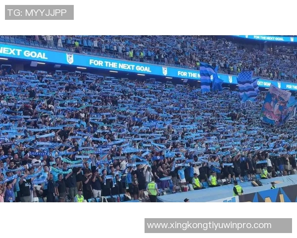 克里斯托弗诺兰现身酋长球场身披阿森纳围巾引发球迷热议